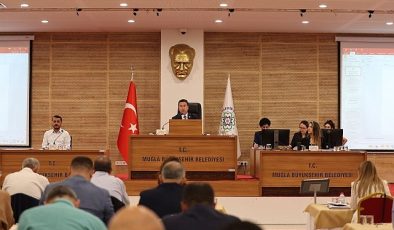 Büyükşehir Belediye Meclisi’nde Başkan Aras’tan Öğrencilere Müjde