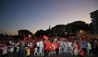 Kent Meydanında çifte bayram coşkusu