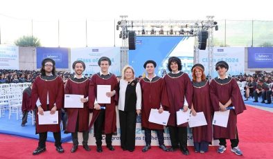 Sabancı Üniversitesi 22. dönem lisans ve 25. dönem lisansüstü mezunlarını verdi