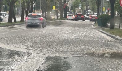 Bursa sağanak yağışa teslim