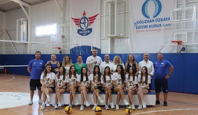 Ege Atletik Spor Kulübü Yıldız Kız Voleybol Takımı 2023-2024 Sezonu İzmir Şampiyonu oldu