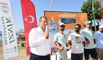 İznik Gölü’nde gerçekleştirilen yelken yarışlarında gençler rüzgara karşı muhteşem mücadeleler verirken kupalar da sahiplerini buldu