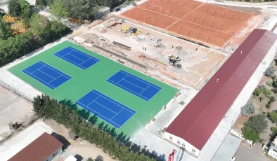 Kocaeli’de Tenis Merkezi’nde balon kortlar boyandı