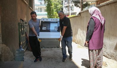 Konak’ta evden eve dayanışma: İkinci El Eşya Hattı