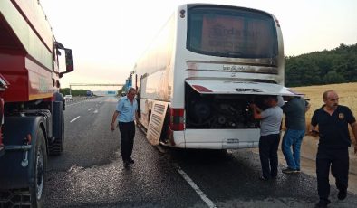 Öğrencileri taşıyan otobüsün motorunda çıkan yangın korkuttu