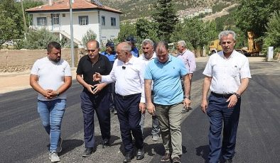 Yahyalı Belediyesi ilçe merkezindeki asfaltlama çalışmalarına hızla devam ediyor