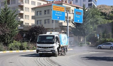 Nevşehir Belediyesi, hafta sonu tüm birimleriyle saha da altyapı ve üstyapı çalışmalarını sürdürüyor.