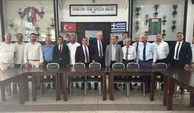 Özcan ve beraberindeki heyet Dr. Sadık Ahmet’in anma törenine katıldı