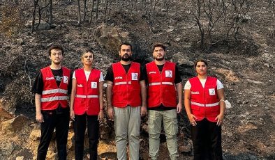 Türk Kızılay, İzmir’deki Orman Yangınlarına Müdahale Eden Ekiplere ve Vatandaşlara Destek Veriyor