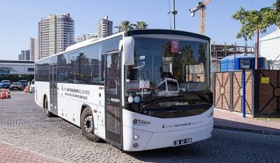 İzmir Büyükşehir’den kadın ve çocuklara ücretsiz deniz etkinliği Dezavantajlı bölgelerin kadınları denizle buluştu