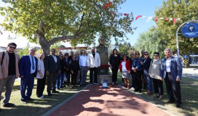 Ahmet Taner Kışlalı Güzelbahçe’de anıldı