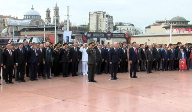 İstanbul’un kurtuluşunun 101’inci yılı kutlandı | Cumhurbaşkanı Erdoğan’dan törene mesaj