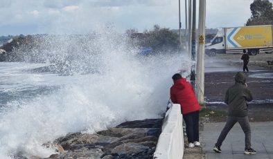 Samsun’da fırtına: Dalga boyu 4 metreye yükseldi