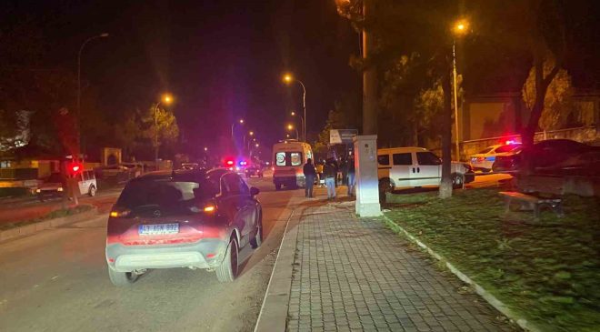 Kütahya’da “dur” ihtarına uymayan sürücü Polise çarparak kaçtı