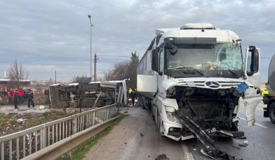 Balıkesir’de öğrenci servisi TIR’la çarpıştı: 5’i ağır 28 yaralı