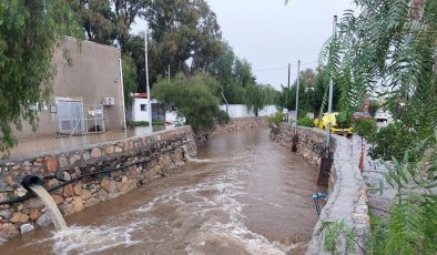 Bodrum sağanak yağmura teslim oldu