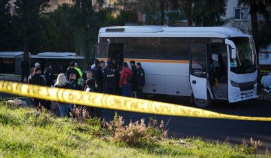 İzmir’de öğrenci servisi TIR’a çarptı: 1 ölü, 1 yaralı