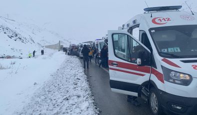 Yolcu otobüsü şarampole devrildi: 1’i ağır 27 yaralı